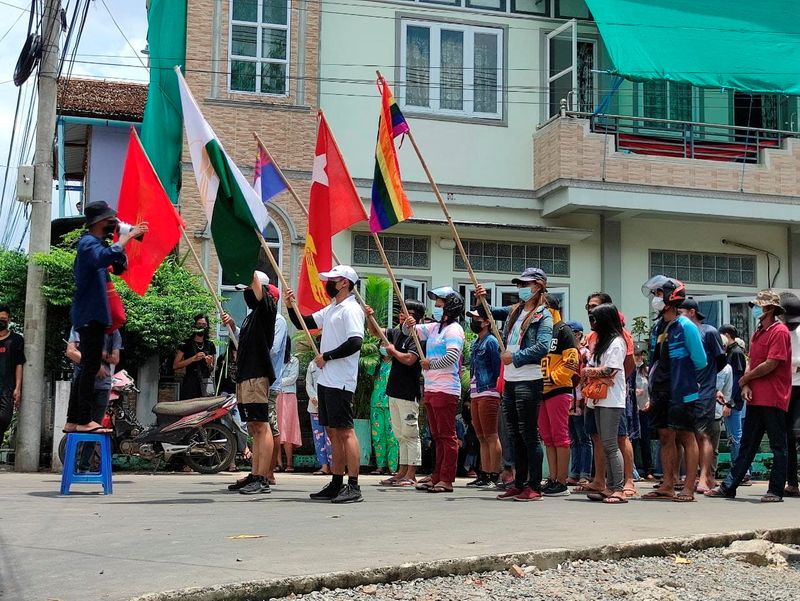 &copy; Reuters. متظاهرون في ميانمار ينظمون مسيرة بعد ثلاثة أشهر من الانقلاب