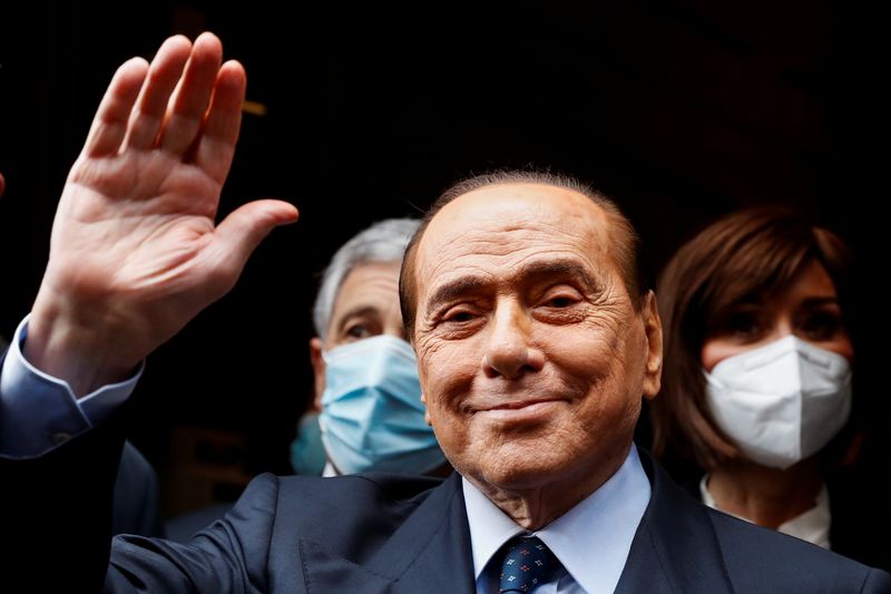 &copy; Reuters. Berlusconi arrives at Montecitorio Palace for talks on forming a new government, in Rome