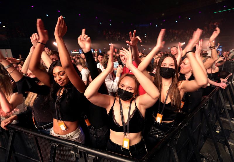 &copy; Reuters. FILE PHOTO: Dutch hold first big-hall music event since early 2020