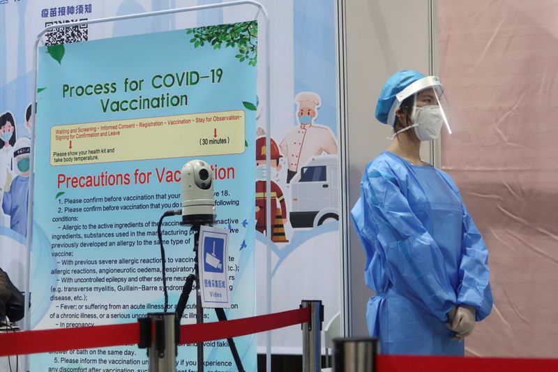 &copy; Reuters. La Chine avait administré samedi 270,41 millions de doses de vaccin contre le COVID-19, soit 5,34 millions de plus que la veille, a annoncé dimanche la Commission nationale de la santé. /Photo prise le 15 avril 2021/REUTERS/Thomas Peter