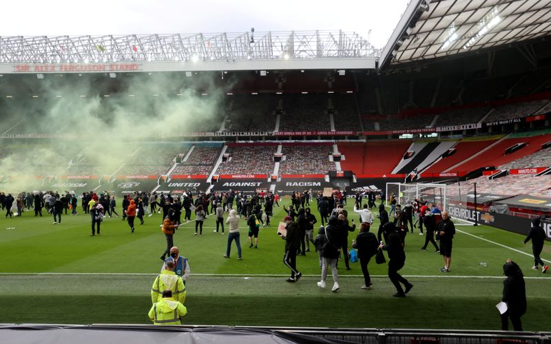 &copy; Reuters. Manchester United fans protest against their owners before the Manchester United v Liverpool Premier League match