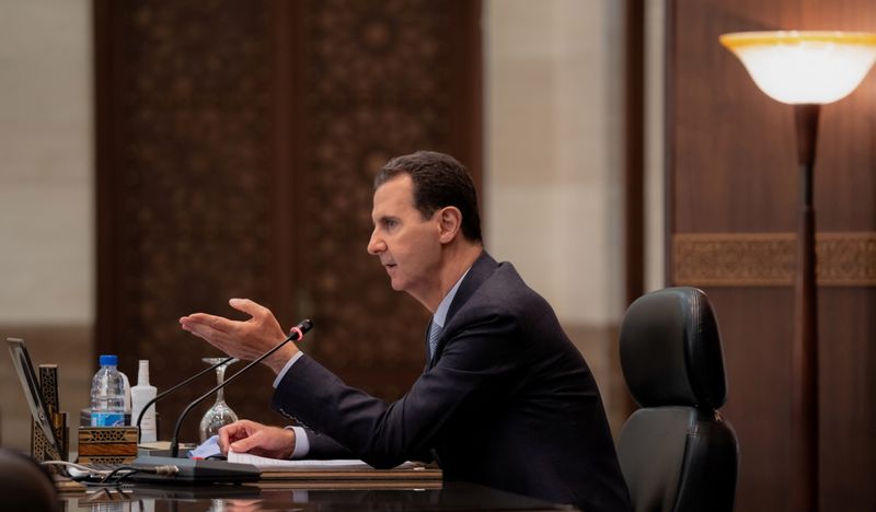 &copy; Reuters. FILE PHOTO: Syrian President Bashar al-Assad meets with the Syrian cabinet in Damascus