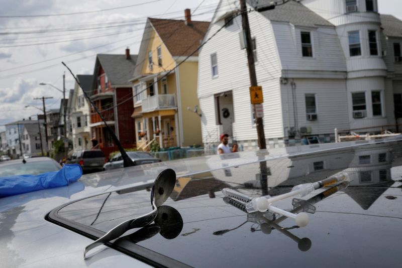 &copy; Reuters. FILE PHOTO: A full syringe, empty syringe and spoon sit on the roof of the car in Lynn