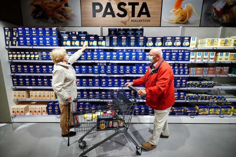 &copy; Reuters. Mercado em Duesseldorf, Alemanha. REUTERS/Wolfgang Rattay/File Photo