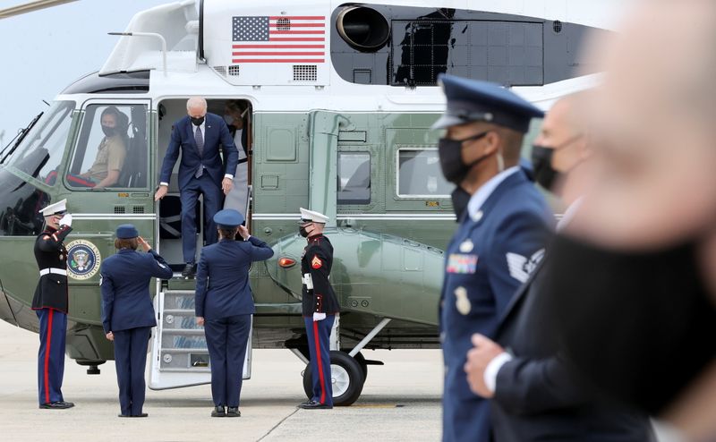 © Reuters. U.S. President Joe Biden and First Lady Jill Biden depart Joint Base Andrews in Maryland