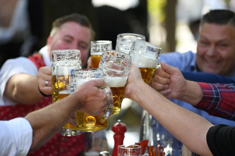 &copy; Reuters. La fête emblématique de Munich, l'"Oktoberfest", n'aura pas lieu cette année en raison de la crise sanitaire due au COVID-19. /Photo d'archives/REUTERS/Andreas Gebert