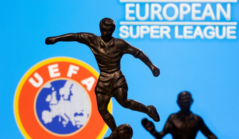 &copy; Reuters. FILE PHOTO: Metal figures of football players are seen in front of the words &quot;European Super League&quot; and the UEFA logo in this illustration