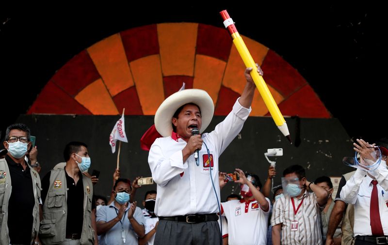 &copy; Reuters. Candidato à Presidência do Peru Pedro Castillo durante comício em Lima
REUTERS