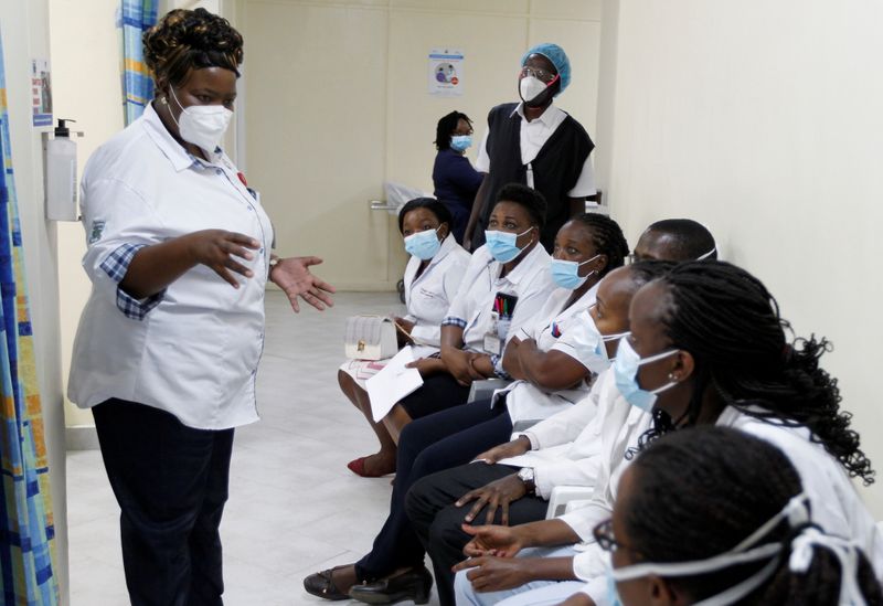 &copy; Reuters. FILE PHOTO: Kenya to kick off coronavirus vaccination campaign with COVAX shots in Nairobi