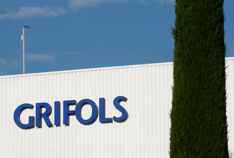 &copy; Reuters. El logotipo de Grifols en el edificio de su laboratorio en Parets del Vallés, cerca de Barcelona, 8 de junio de 2010. REUTERS/Gustau Nacarino