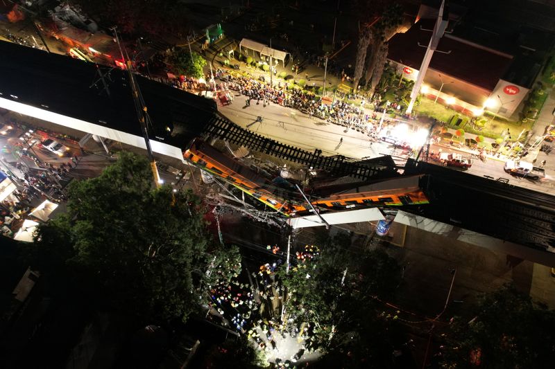 &copy; Reuters. Vista dos danos causados por desabamento de viaduto do Metrô na Cidade do México
04/05/2021 INSTAGRAM @CSDRONES/via REUTERS 