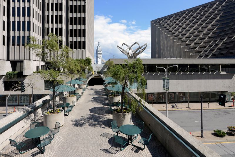 &copy; Reuters. San Francisco’s Embarcadero Center, typically bustling during the work week, is seen empty during the mandatory shelter-in-place order in San Francisco, California, U.S. March 19, 2020. REUTERS/Kate Munsch