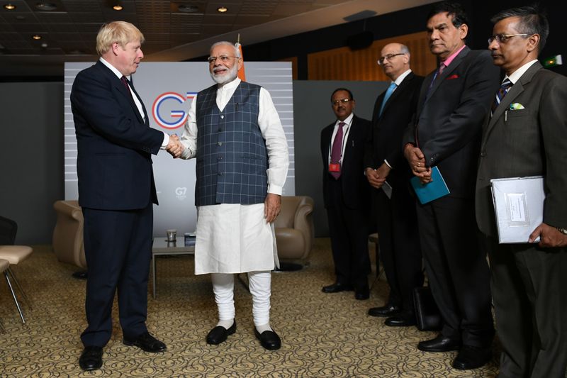 &copy; Reuters. رئيسا الوزراء البريطاني بوريس جونسون والهندي ناريندرا مودي في لقاء سابق - صورة من أرشيف رويترز