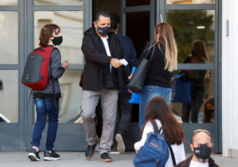 &copy; Reuters. Escola em Buenos Aires
 19/4/2021   REUTERS/Agustin Marcarian