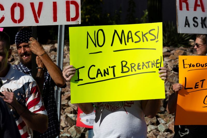 &copy; Reuters. FILE PHOTO: Protestors demonstrate outside the home of Tucson's Mayor Regina Romero in opposition to the new mask mandate to prevent the spread of the coronavirus disease (COVID-19) in Tucson, Arizona, U.S., June 20, 2020. REUTERS/Cheney Orr