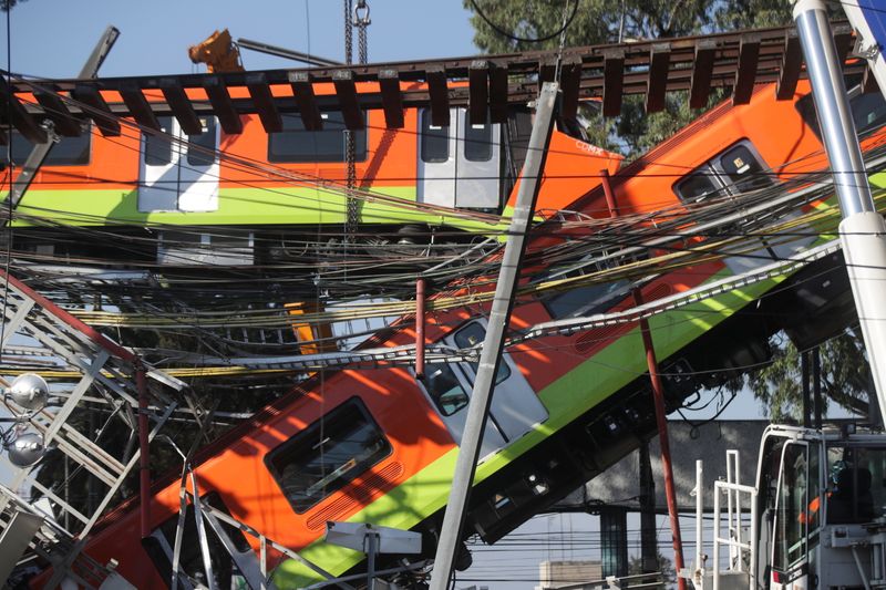 &copy; Reuters. Mexico City rail overpass collapses