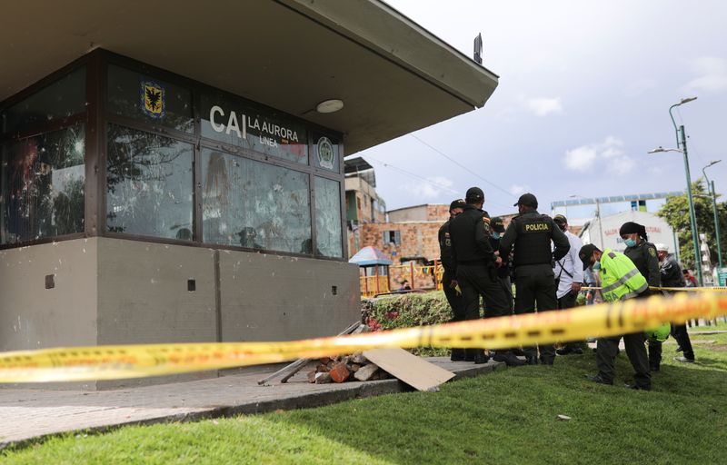 &copy; Reuters. Police officers are seen at a vandalized police station following a protest against poverty and police violence in Bogota