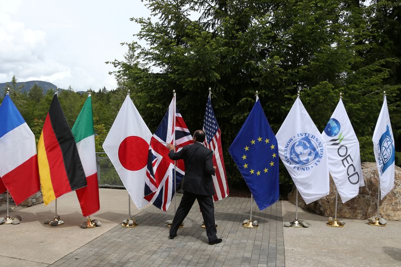 © Reuters. Bandeiras de países do G7 durante cúpula do grupo em Whistler, Canadá 
31/05/2018
REUTERS/Ben Nelms