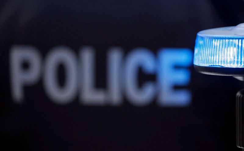 &copy; Reuters. Un policier est décédé après avoir été touché par balles lors d'une opération anti-drogue à Avignon. /Photo d'archives/REUTERS/Régis Duvignau
