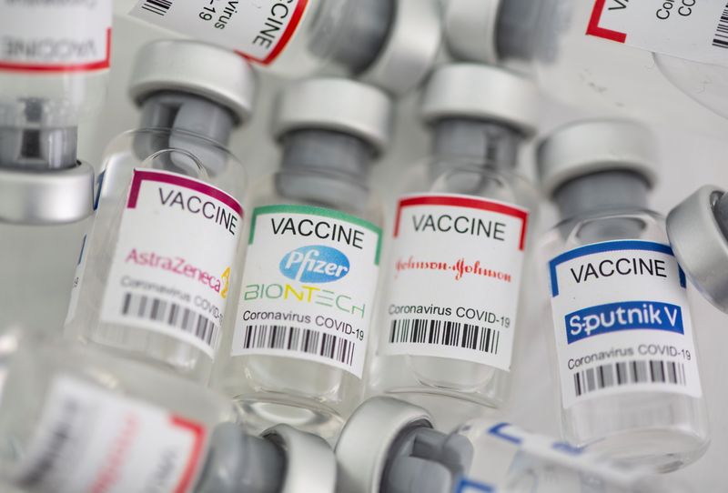 &copy; Reuters. FILE PHOTO: Vials labelled "AstraZeneca, Pfizer - Biontech, Johnson&Johnson, Sputnik V coronavirus disease (COVID-19) vaccine" are seen in this illustration picture taken May 2, 2021. REUTERS/Dado Ruvic/Illustration