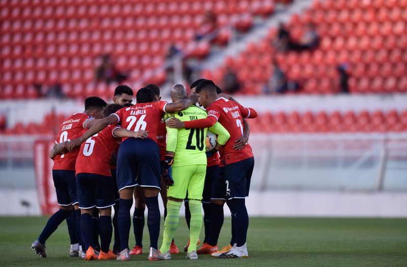 © Reuters. Jogadores do Independiente durante partida da Copa Sul-Americana 2020 
17/12/2020
Pool via REUTERS/Gustavo Garello
