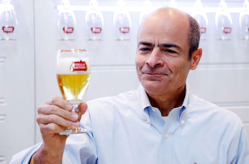 &copy; Reuters. FILE PHOTO: Anheuser-Busch InBev CEO Brito poses with a Stella Artois beer after a news conference in Leuven