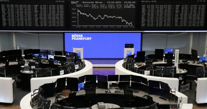 &copy; Reuters. Wall Street devrait ouvrir en hausse modérée tandis que les Bourses européennes hésitent jeudi à mi-séance. À Paris, le CAC 40 cède 0,06%. À Francfort, le Dax perd 0,08% et à Londres, le FTSE gagne 0,21%. /Photo prise le 19 avril 2021/REUTERS