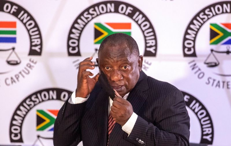 &copy; Reuters. FILE PHOTO: South African President Cyril Ramaphosa appears to testify before the Zondo Commission of Inquiry into State Capture in Johannesburg