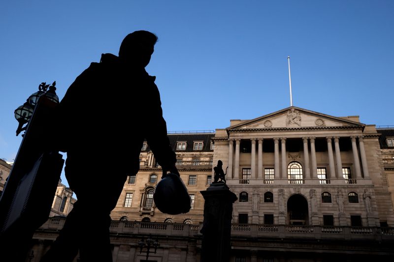 &copy; Reuters. FILE PHOTO: A person is silhouetted as he walks past The Bank of England, amid the outbreak of the coronavirus disease (COVID-19), in London, Britain, November 5, 2020. REUTERS/John Sibley