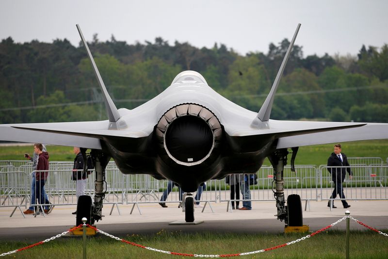 &copy; Reuters. FILE PHOTO: A Lockheed Martin F-35 aircraft is seen at the ILA Air Show in Berlin, Germany, April 25, 2018.    REUTERS/Axel Schmidt/File Photo