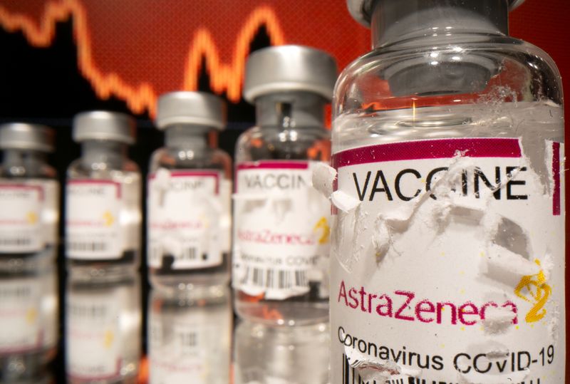 &copy; Reuters. Ilustração de frascos de vacinas
REUTERS/Dado Ruvic