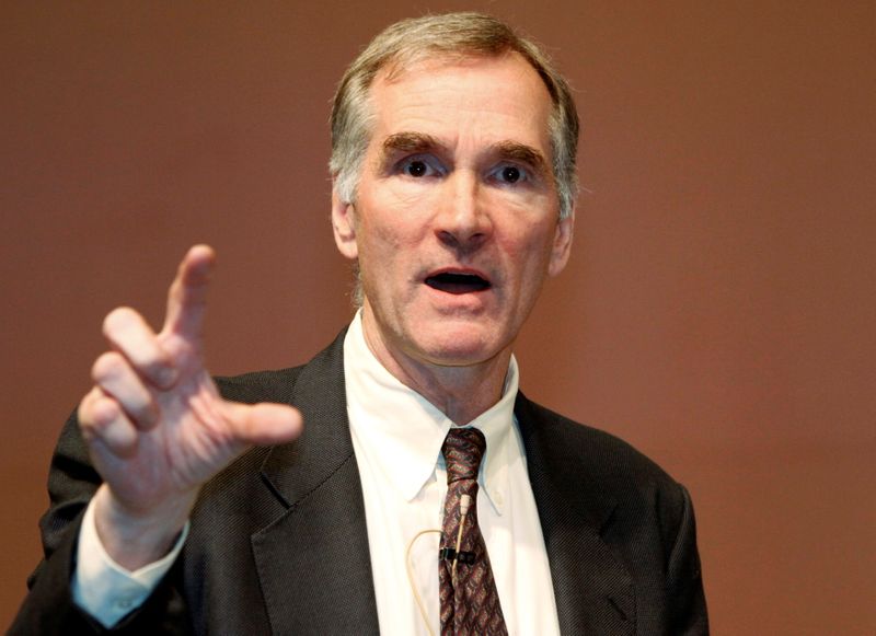 © Reuters. FILE PHOTO: David Swensen, Yale University Chief Investment Officer, speaks during an asset management forum in Seoul April 12, 2010. Swensen said on Monday he remained enthusiastic about illiquid assets such as private equity and real estate despite losses following the global financial crisis. REUTERS/Truth Leem