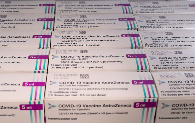 &copy; Reuters. علب لقاح أسترا زينيكا المضاد لكوفيد-19 في بلجيكا يوم السادس من ابريل نيسان 2021. تصوير: إيف هيرمان - رويترز. 