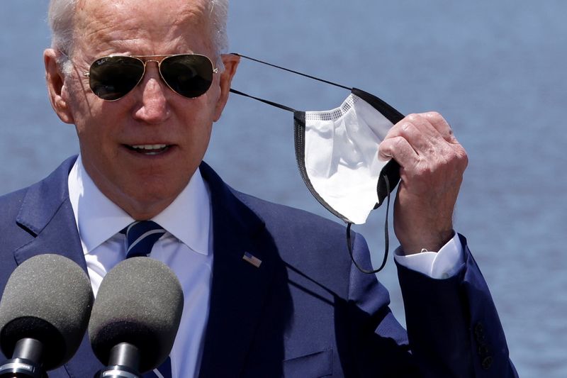 &copy; Reuters. Un impôt sur les sociétés compris entre 25% et 28% pourrait contribuer à financer les investissements dont les Etats-Unis ont cruellement besoin, a dit Jon Biden. /Photo prise le 6 mai 2021/REUTERS/Jonathan Ernst