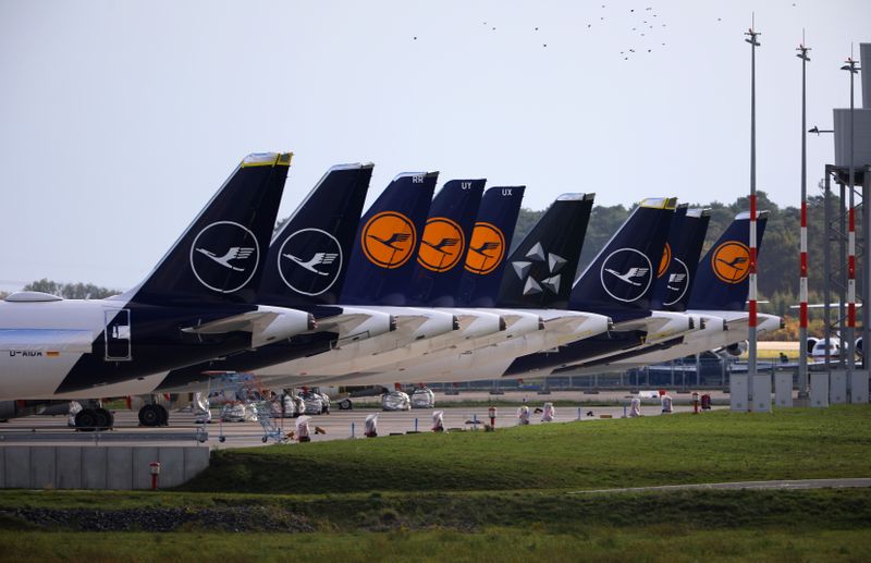 &copy; Reuters. FILE PHOTO: A general view of planes at the new Berlin-Brandenburg Airport 'Willy Brandt' in Schoenefeld near Berlin, Germany October 29, 2020. REUTERS/Hannibal Hanschke