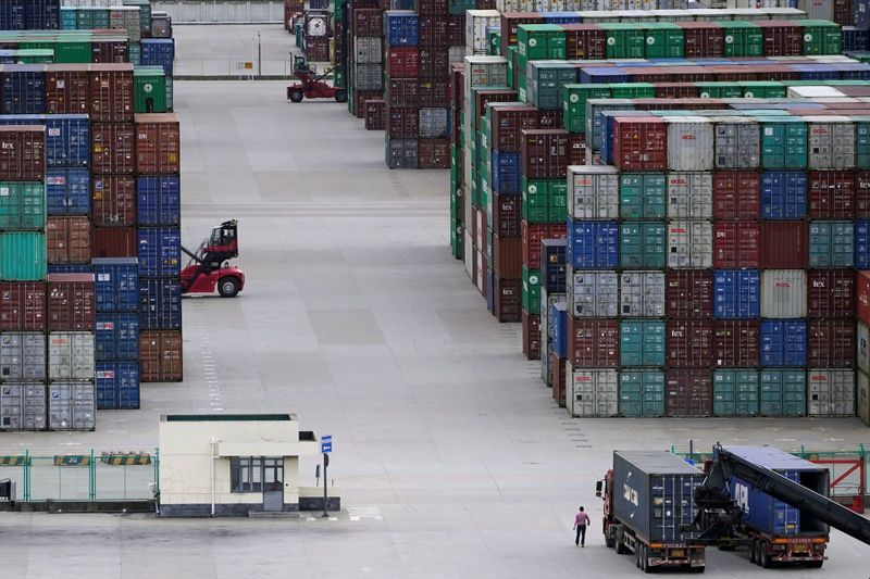 &copy; Reuters. FILE PHOTO: Containers are seen at the Yangshan Deep-Water Port in Shanghai, China October 19, 2020. REUTERS/Aly Song 
