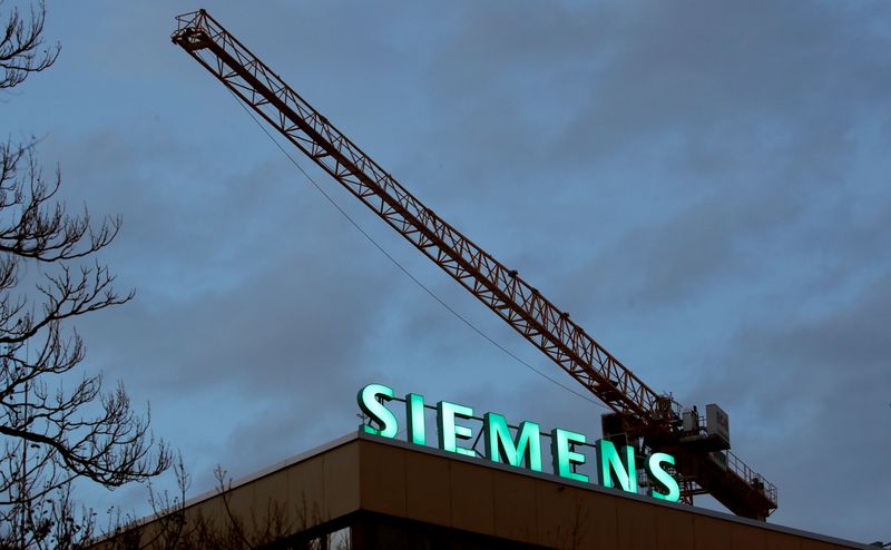 &copy; Reuters. FILE PHOTO: The logo of German industrial group Siemens is seen in Zurich, Switzerland, January 30, 2019.   REUTERS/Arnd Wiegmann/File Photo  GLOBAL BUSINESS WEEK AHEAD