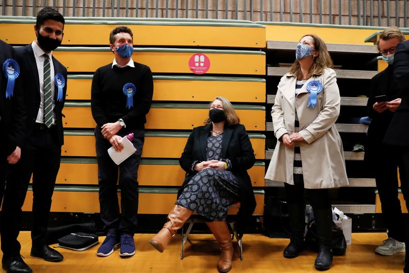 &copy; Reuters. Jill Mortimer (C) of Conservative Party waits at Mill House Leisure Centre as ballots are being counted, in Hartlepool, Britain May 7, 2021. REUTERS/Lee Smith