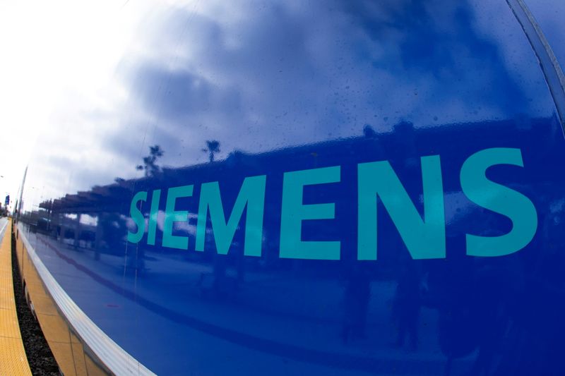 © Reuters. FILE PHOTO: The Siemens logo is shown on a new Siemens Charger locomotive as it comes into service as part of the Coaster Fleet in Oceanside, California, U.S., February 8, 2021. REUTERS/Mike Blake/File Photo