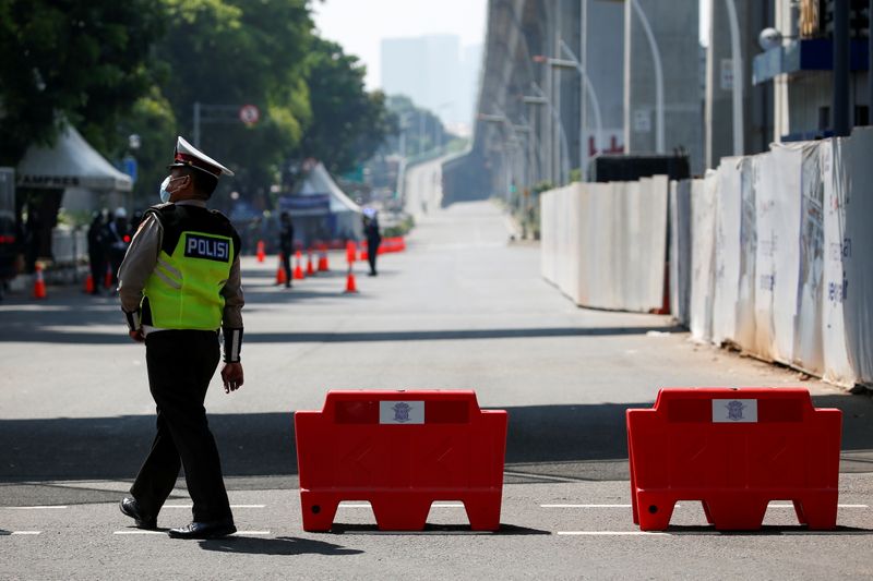 &copy; Reuters. Security outside the Association of Southeast Asian Nations (ASEAN) secretariat building, before the ASEAN leaders&apos; meeting in Jakarta