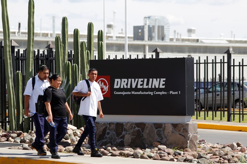&copy; Reuters. FILE PHOTO: Employees leave American Axle & Manufacturing (AAM) plant, an automotive supplier to GM, in Silao, Mexico October 9, 2019. REUTERS/Sergio Maldonado