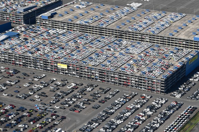 &copy; Reuters. Carros destinados à exportação em porto Bremerhaven, Alemanha
 24/4/2020 REUTERS/Fabian Bimmer