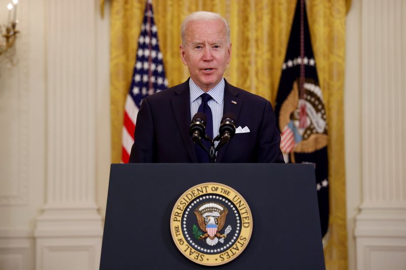 © Reuters. U.S. President Joe Biden delivers remarks on the April jobs report from the East Room of the White House in Washington, U.S., May 7, 2021.  REUTERS/Jonathan Ernst