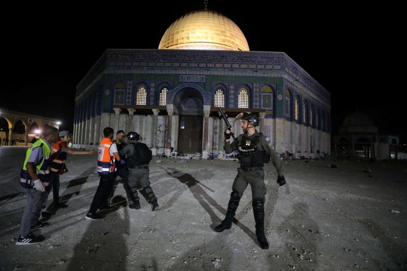 © Reuters. Tension over possible eviction of several Palestinian families in East Jerusalem's Sheikh Jarrah neighbourhood