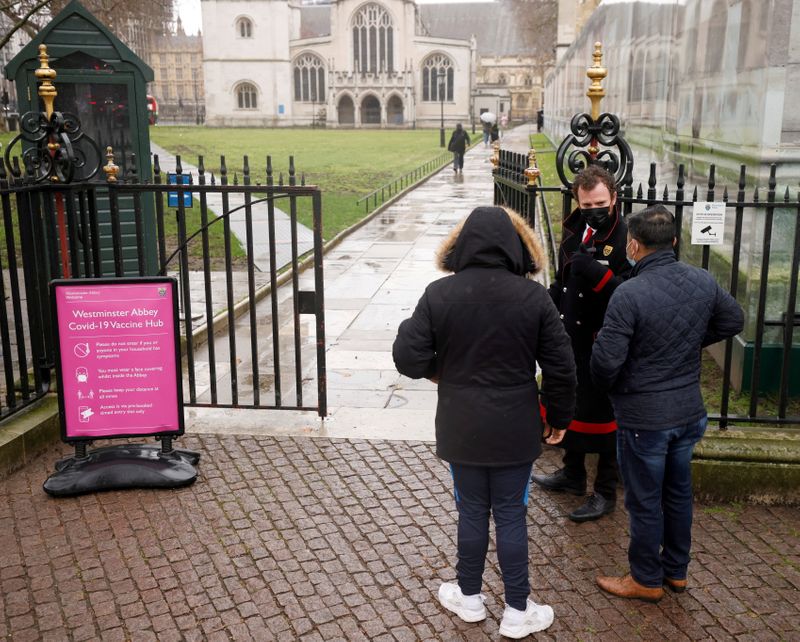 &copy; Reuters. FILE PHOTO: Patients are greeted by Abbey staff outside a vaccination centre at Westminster Abbey, amid the outbreak of coronavirus disease (COVID-19), in London, Britain, March 10, 2021. REUTERS/John Sibley