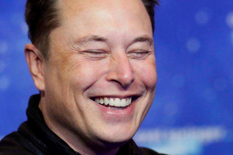 Musk boosts his brand, and NBCUniversal's, on 'Saturday Night Live'