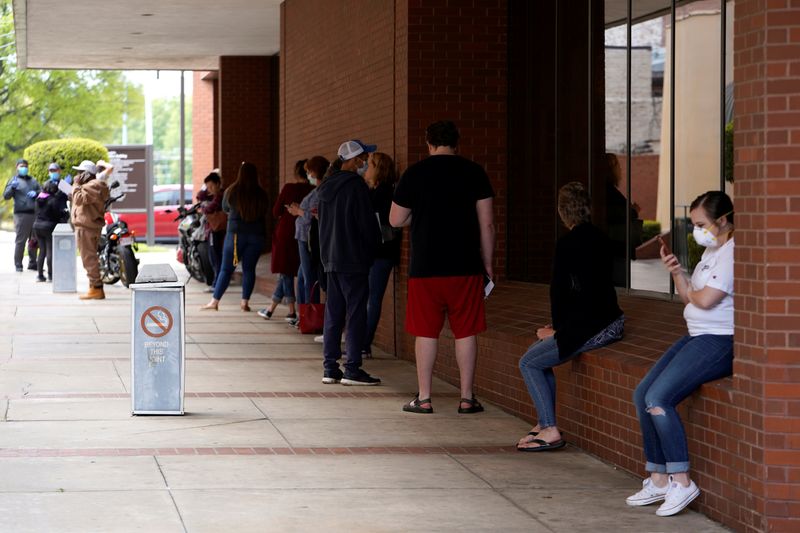 &copy; Reuters. FILE PHOTO: People who lost their jobs wait in line to file for unemployment following an outbreak of the coronavirus disease (COVID-19), at an Arkansas Workforce Center in Fort Smith, Arkansas, U.S. April 6, 2020. REUTERS/Nick Oxford