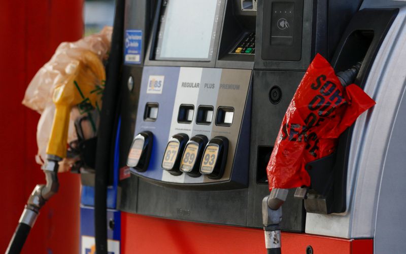 &copy; Reuters. FILE PHOTO: Sold out gas pumps are shown at a station ahead of the arrival of Hurricane Dorian in Pompano Beach, Florida, U.S. August 30, 2019. REUTERS/Joe Skipper