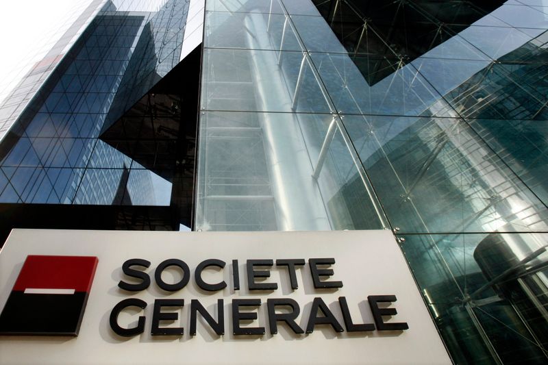 &copy; Reuters. General view of the headquarters of French bank Societe Generale in the La Defense business district near Paris, the day after a $7 billion equities derivatives loss was revealed, January 25, 2008. Societe Generale came under mounting pressure on Friday t