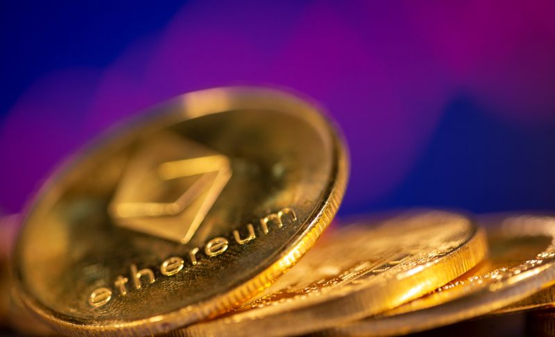 © Reuters. A representation of virtual currency Ethereum are seen in front of a stock graph in this illustration